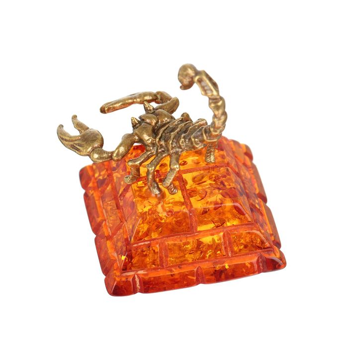 Сувенир из латуни и янтаря "Скорпион"