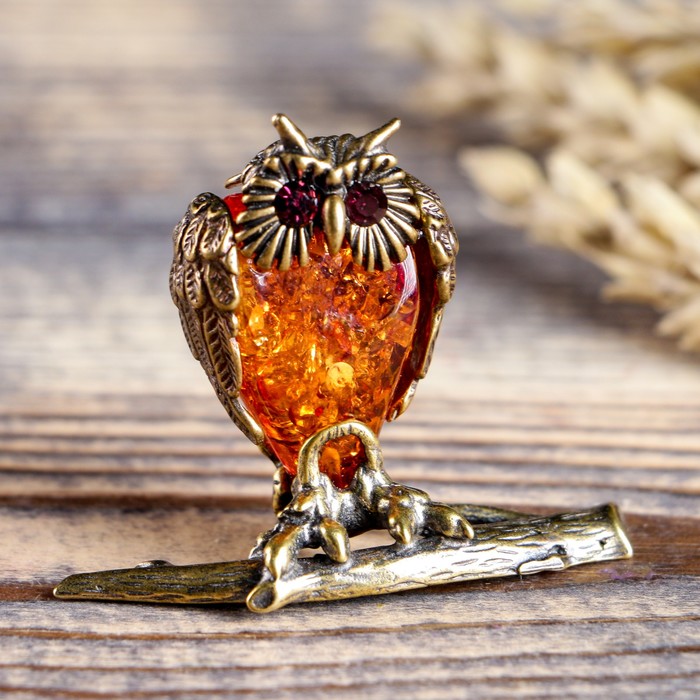 Сувенир из латуни и янтаря "Сова на ветке"
