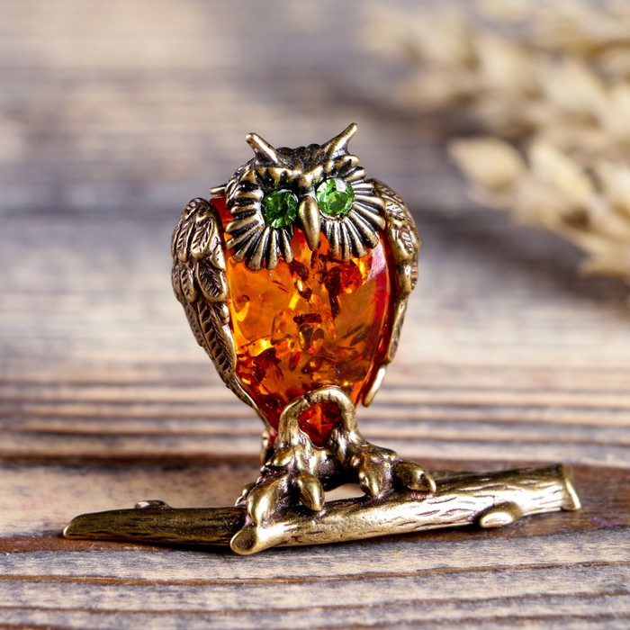 Сувенир из латуни и янтаря "Сова на ветке"