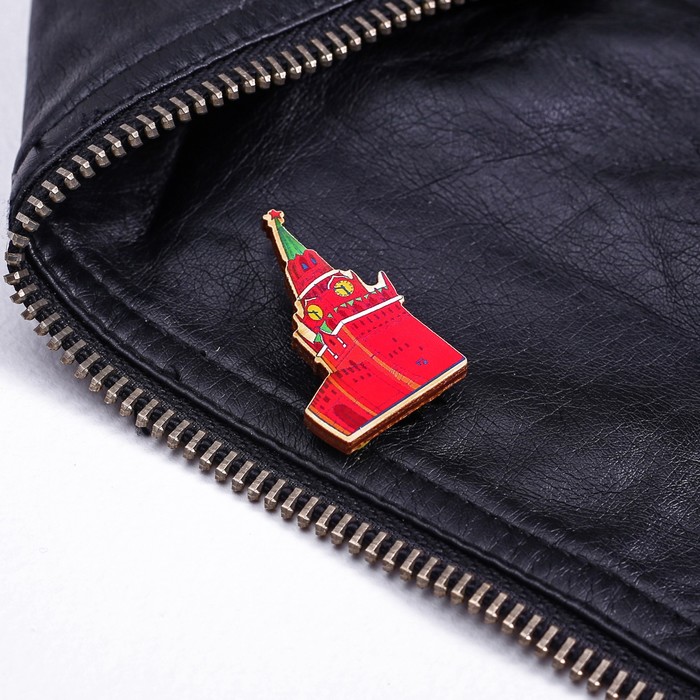 Значок деревянный «Москва. Спасская башня»