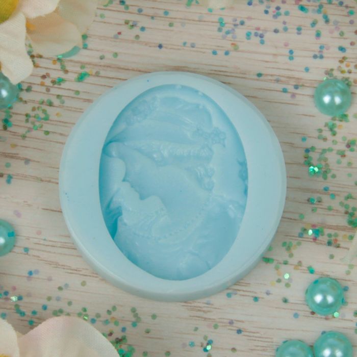 Молд силикон для полимерной глины №126 "Девушка с бусами" 4х3 см