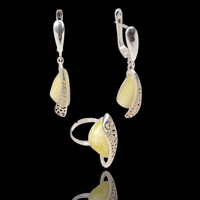 Гарнитур посеребрение 2 предмета: серьги, кольцо "Янтарь" резная вставка, цвет МИКС, размер МИКС