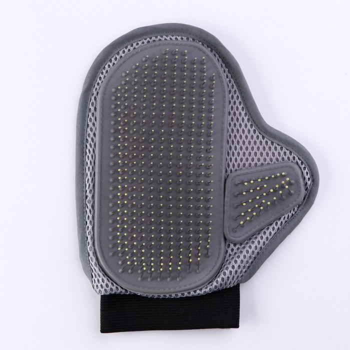 Рукавица-расческа с металлическими зубьями