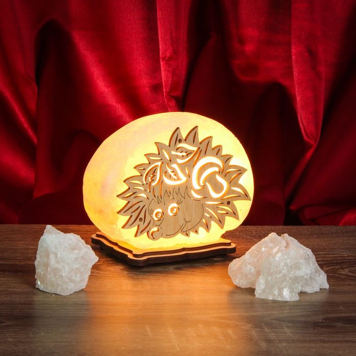 Соляной светильник "Ёж, малый 11х15х6 см, деревянный декор, цельный кристалл