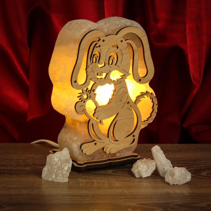 Соляной светильник "Заяц" большой 19х16х6 см, деревянный декор, цельный кристалл