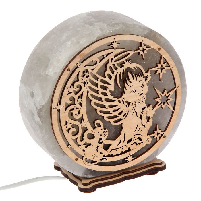 Соляной светильник "Круглый" ангел, деревянный декор, цельный кристалл