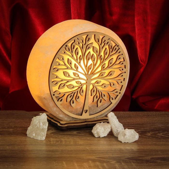 Соляной светильник "Круглое" деревянный декор, цельный кристалл