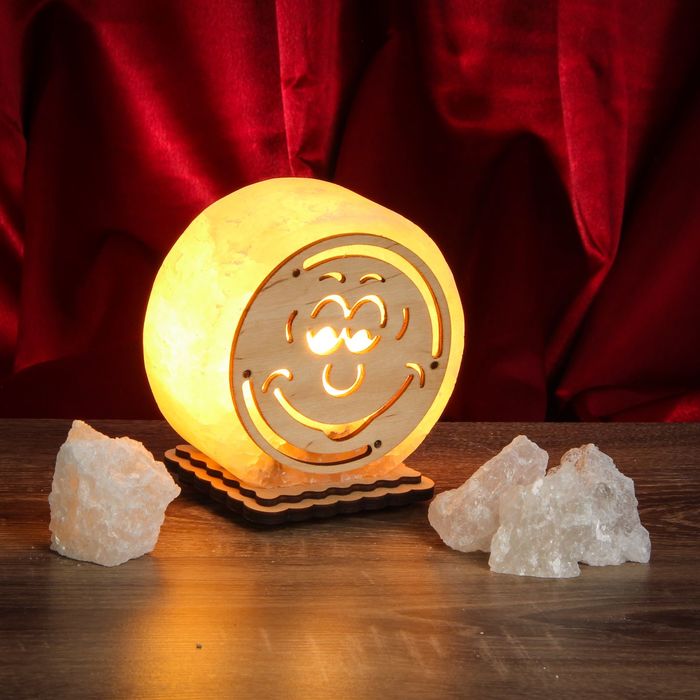 Соляной светильник "Круглый" малый с узором, 12 х 6 см, деревянный декор, цельный кристалл