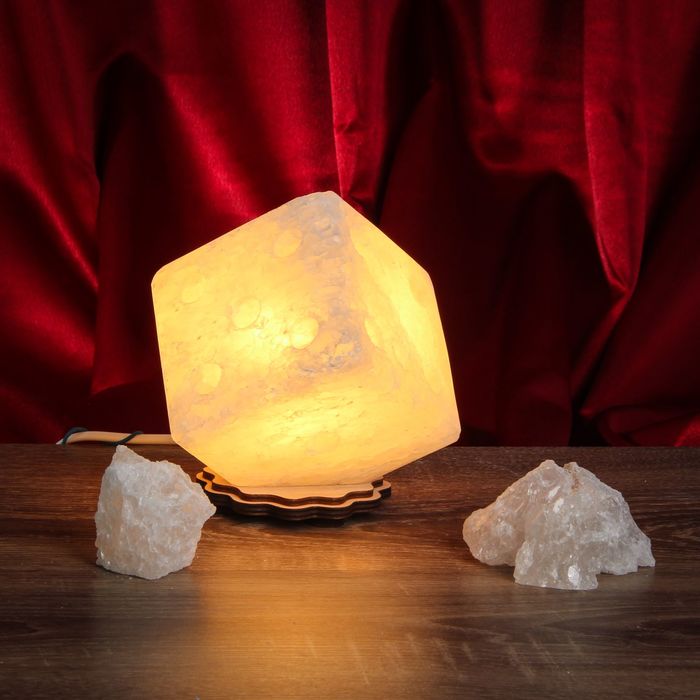 Соляной светильник "Кубик Зарик" малый 10 х 10 см, цельный кристалл