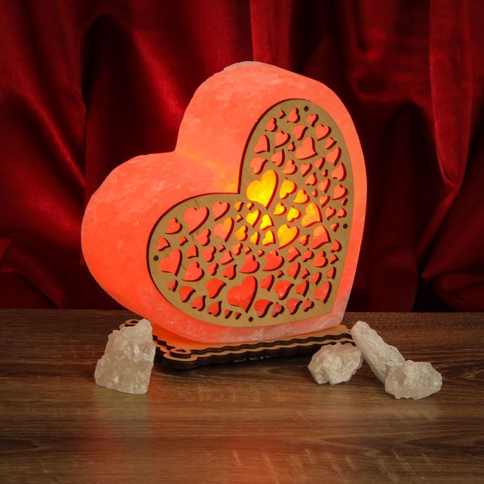 Соляной светильник "Сердце" большой с узором 18 х 17 х 6 см, деревянный декор, цельный кристалл
