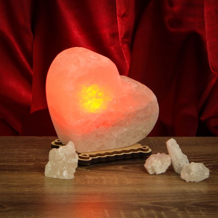 Соляной светильник "Сердце" малый 13 х 13 х 6 см, цветной, цельный кристалл