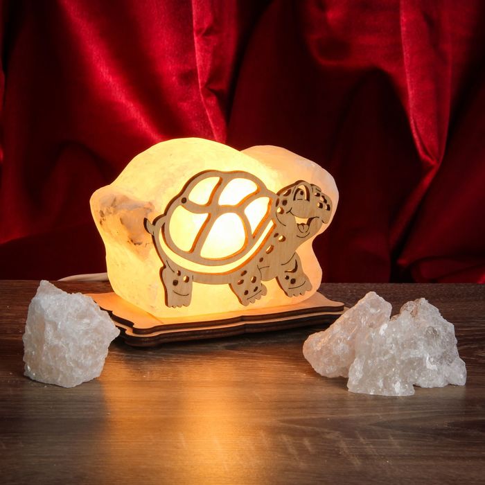 Соляной светильник "Черепаха" малый 13х9х6 см, деревянный декор, цельный кристалл