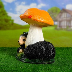 

Садовая фигура "Семья ежей под грибом" 21х38х34см