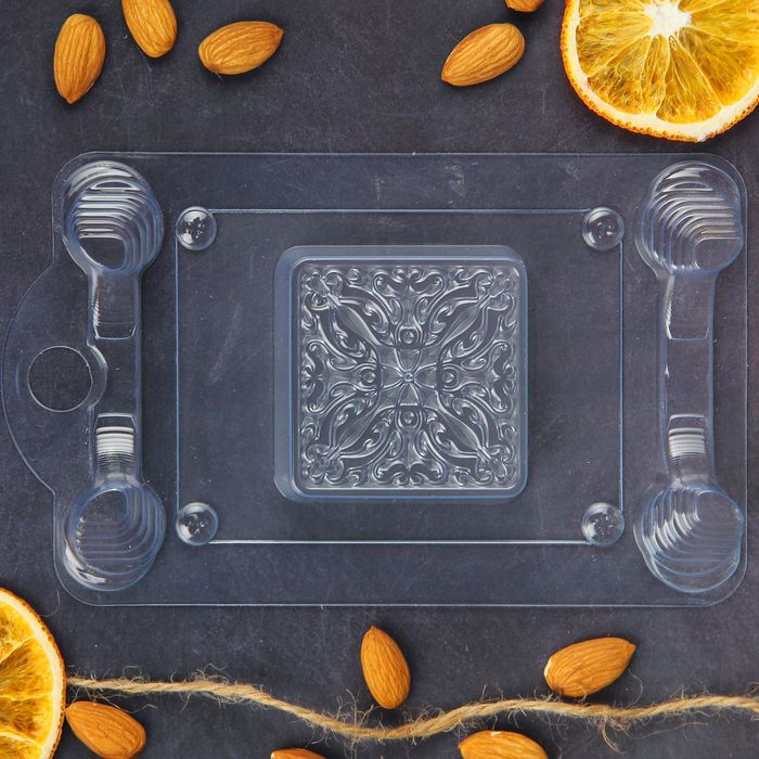Пластиковая форма для мыла "Квадрат узор кружево" 6х6х1,5 см