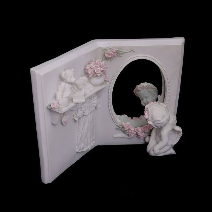 Сувенир полистоун "Белоснежный ангел у зеркала в детской комнате" 13,3х18х5 см
