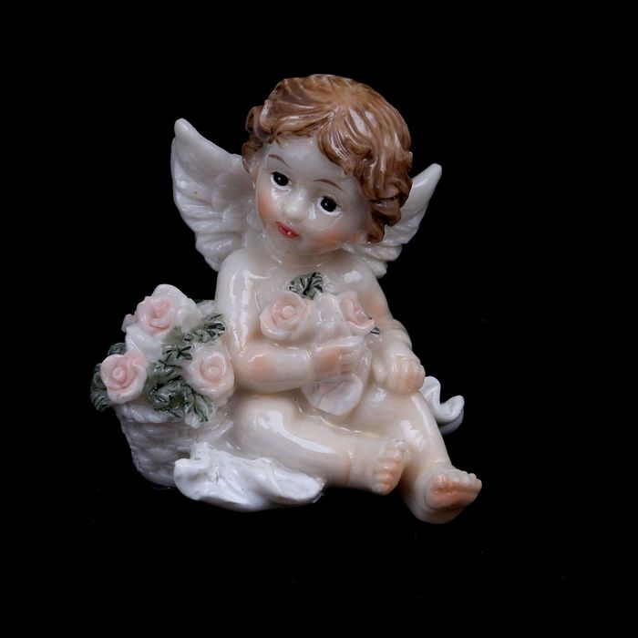 Сувенир полистоун "Ангелочек-купидон с корзиной роз" лак 5,5х3х5,5 см