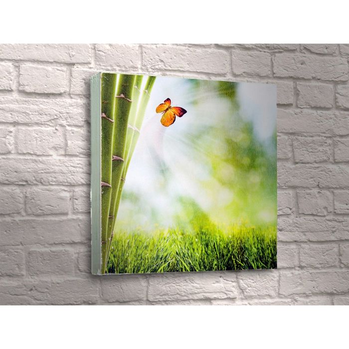Картина "Яркая бабочка на бамбуке"