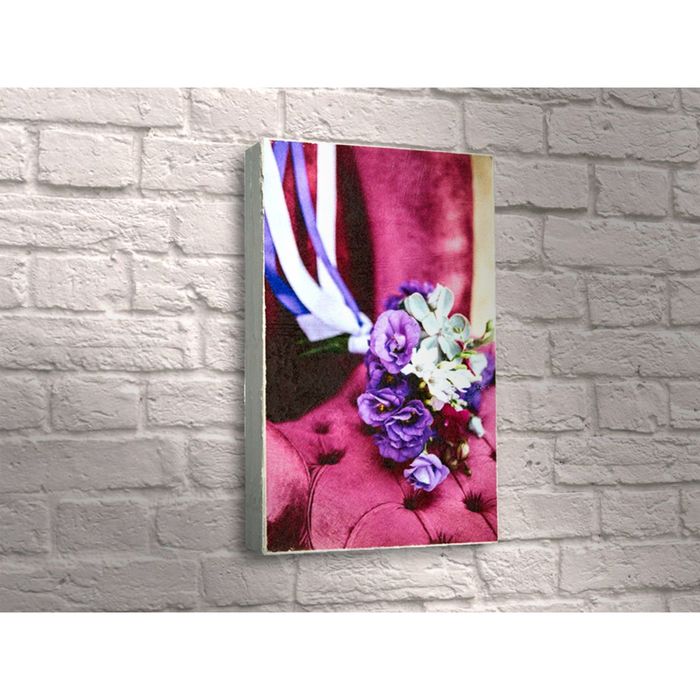 Картина "Сиреневый свадебный букет на кресле"