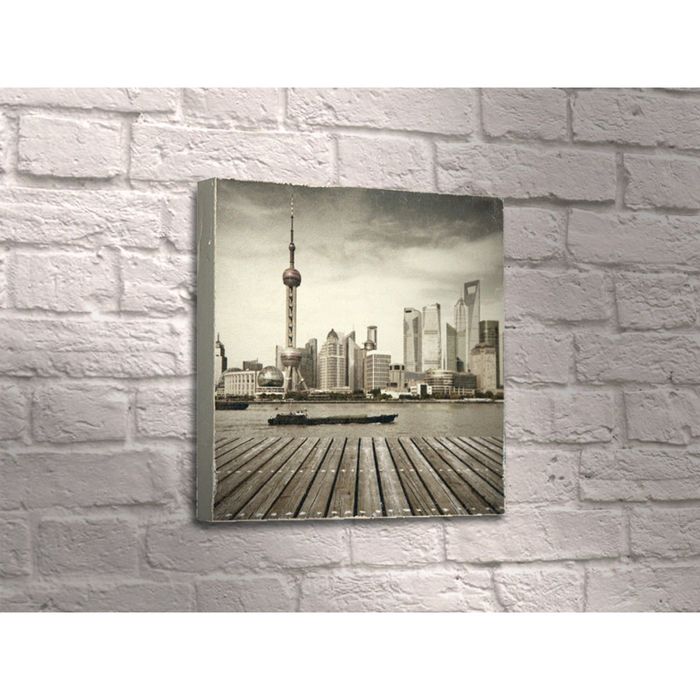 Картина "Берег реки с видом на город"