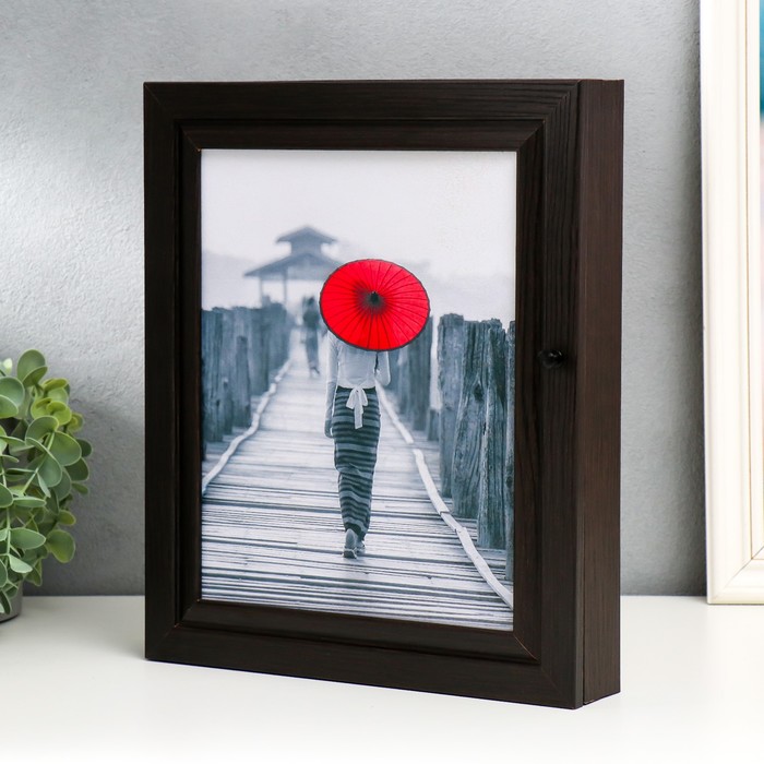 Ключница "Женщина с зонтом" венге 24х29х4 см