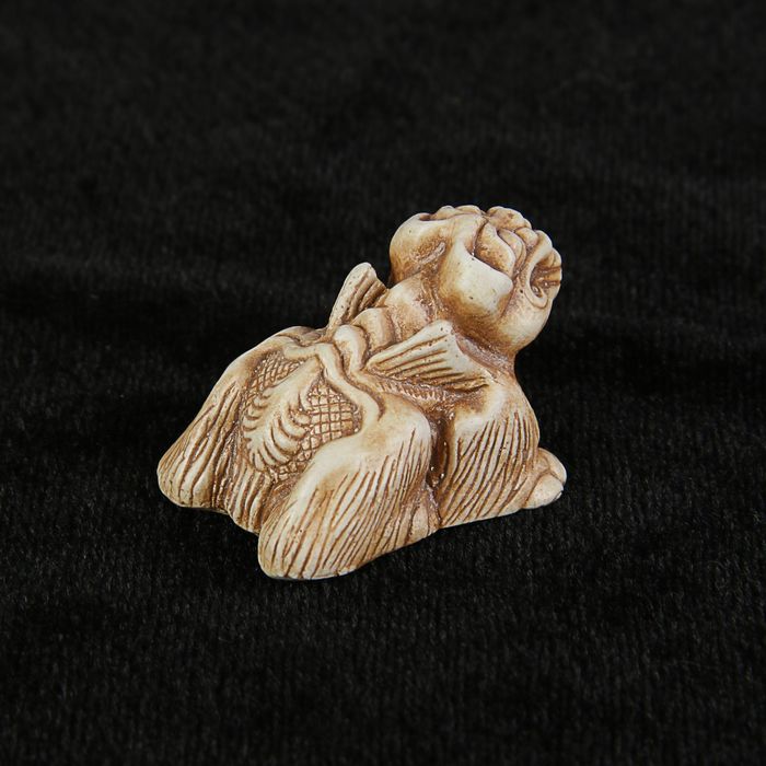 Нэцкэ «Карасиси фо»