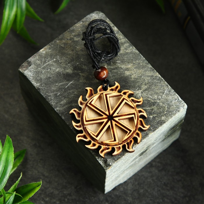 Оберег "Коловрат" кедр