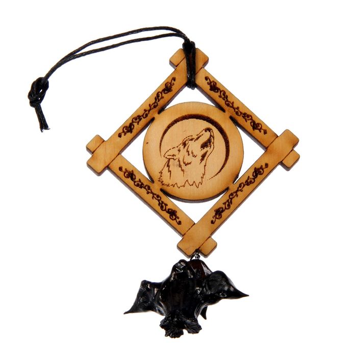 Подвеска "Волк" в рамке, кедр