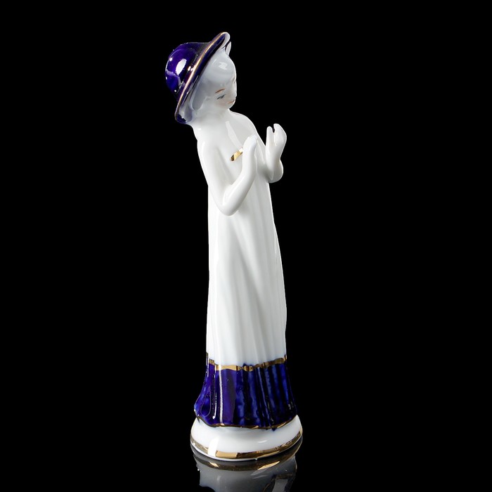 Сувенир «Девушка», 5×4×14 см, фарфор