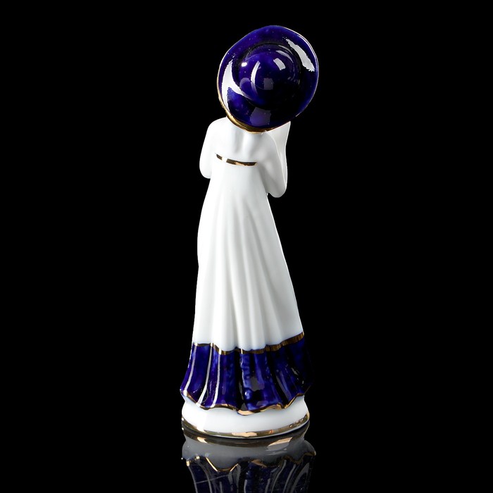 Сувенир «Девушка», 5×4×14 см, фарфор