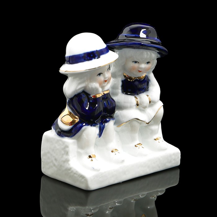 Сувенир «Девочки на скамейке», 9,5×5×10,5 см, фарфор