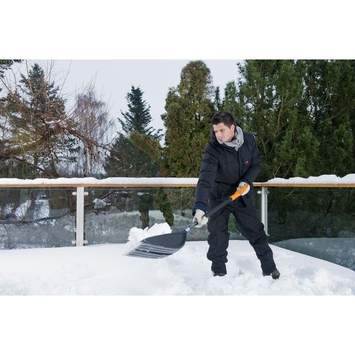 Лопата пластиковая, ширина ковша 355 мм, с металической планкой, деревянный черенок