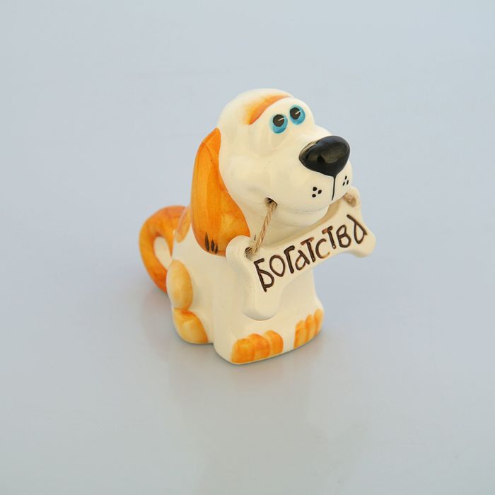 Статуэтка фарфоровая "Пёс Крендель с косточкой "Богатства"", 9 см