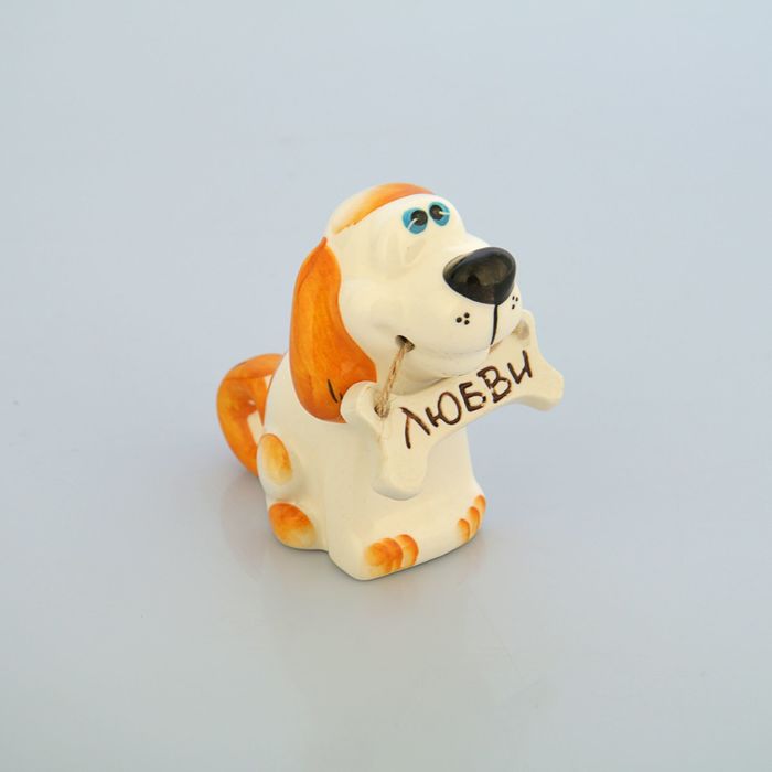 Статуэтка фарфоровая "Пёс Крендель с косточкой "Любви"", 9 см