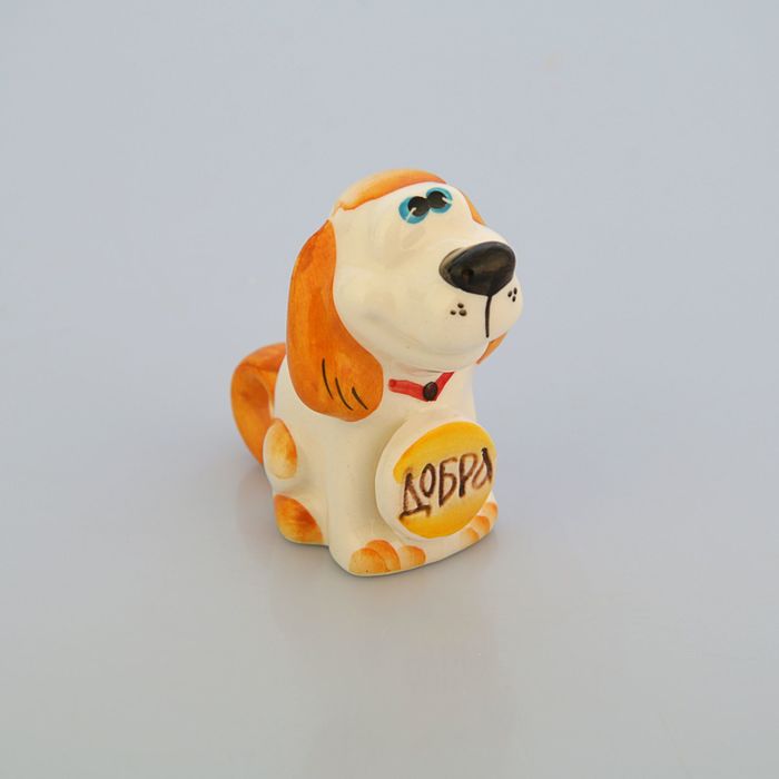 Статуэтка фарфоровая "Пёс Крендель с медалью "Добра"", 7 см