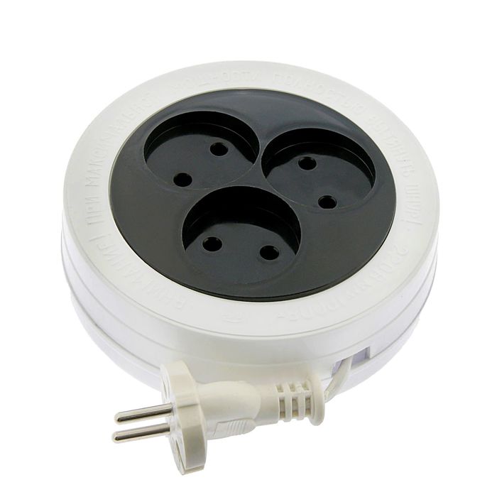 Удлинитель-рулетка TUNDRA, 3 розетки, ШВВП 2х0.5, 3 м, 6 А, без з/к, ГОСТ