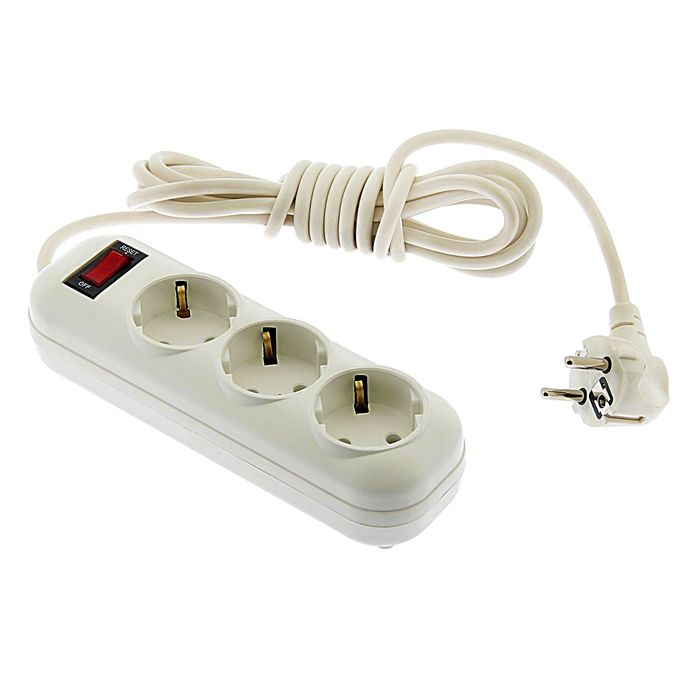 Удлинитель TUNDRA, 3 розетки, 3 м, 16 А, ПВС 3х0.75, с з/к, с выкл, ГОСТ