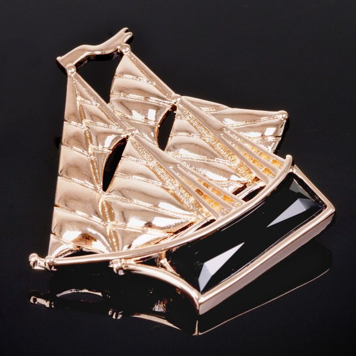 Брошь "Бейдевинд", цвет чёрный в золоте