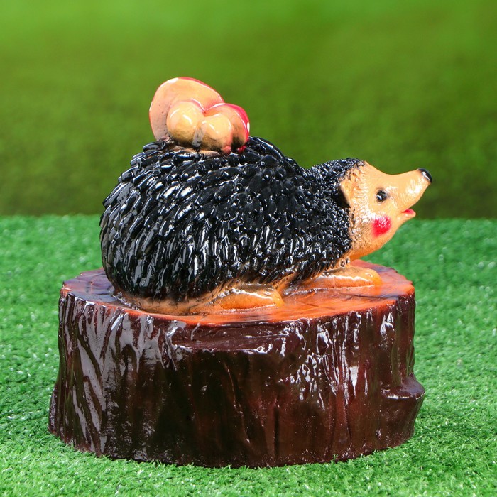 Садовая фигура "Еж с мухомором на пне" 21x20 см