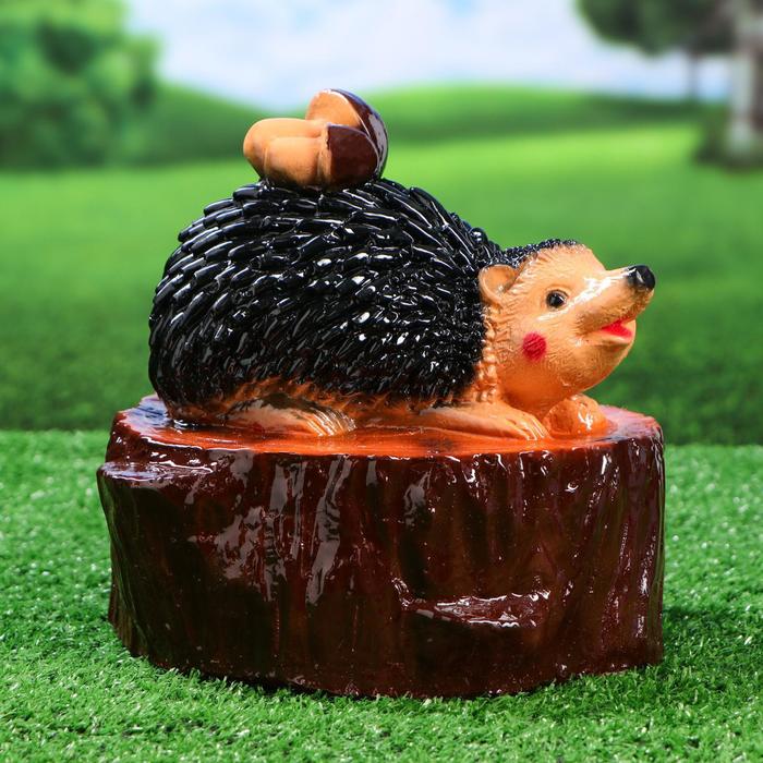 Садовая фигура "Еж с коричневым грибом на пне" 21x20 см
