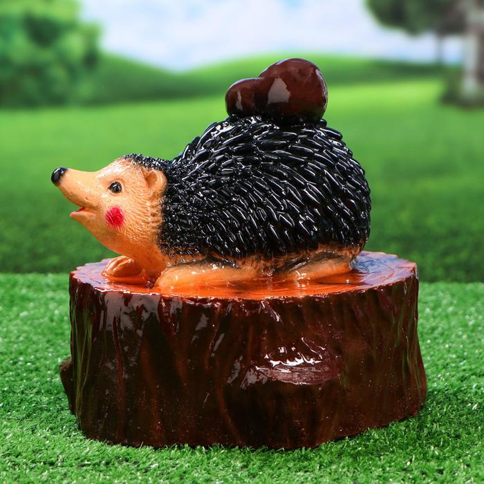 Садовая фигура "Еж с коричневым грибом на пне" 21x20 см