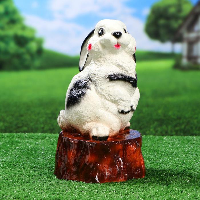 Садовая фигура "Заяц на пне" 15x26 см