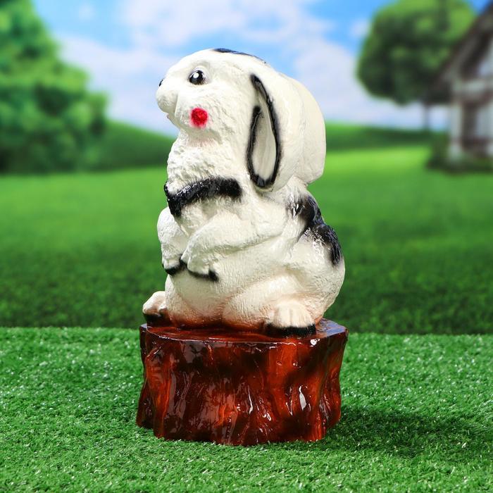 Садовая фигура "Заяц на пне" 15x26 см