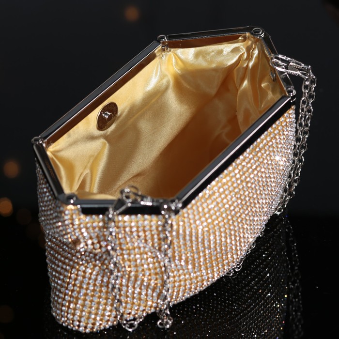 Клатч женский на магните "Шарм", 1 отдел, цепочка, цвет золотой