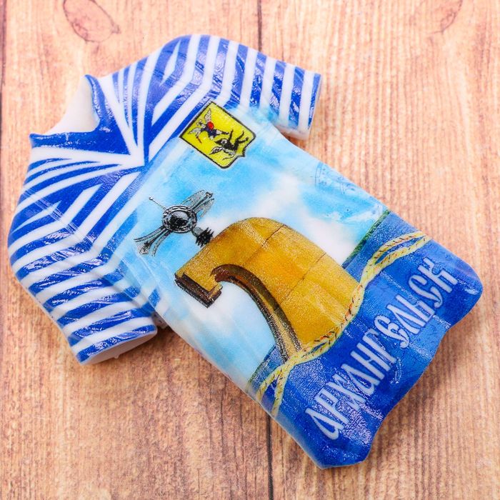 Магнит в форме футболки "Архангельск. Стела Мыс Пур-Наволок"