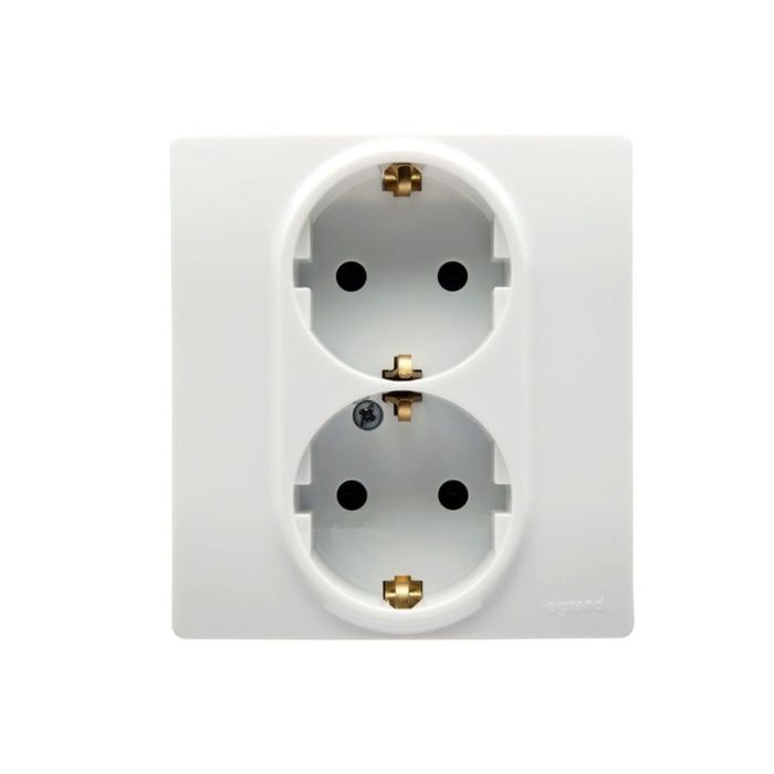 Розетка 2-м СП Legrand "Etika Plus ", защ. шторки, с заземл., авт., алюм. 672433