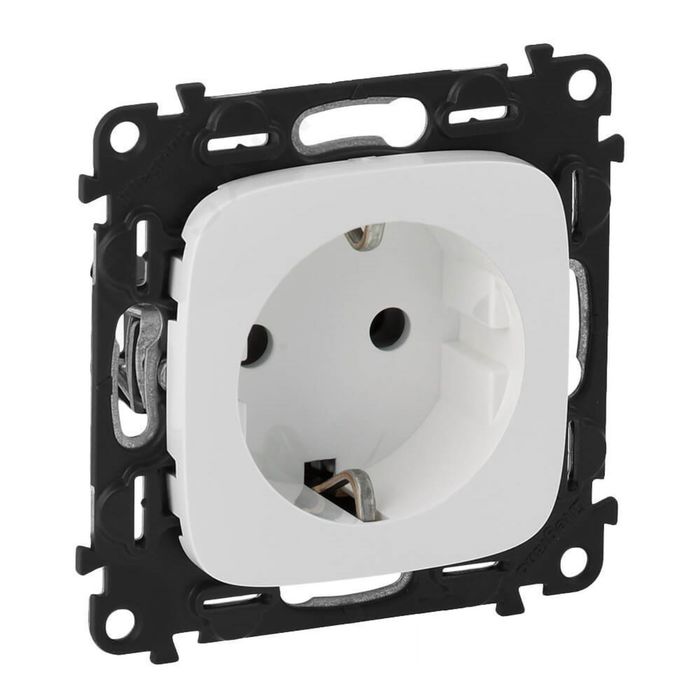 Механизм розетки Legrand "Valena Allure ", 16А, 250В, 2К+З, защ. шторки, белый,