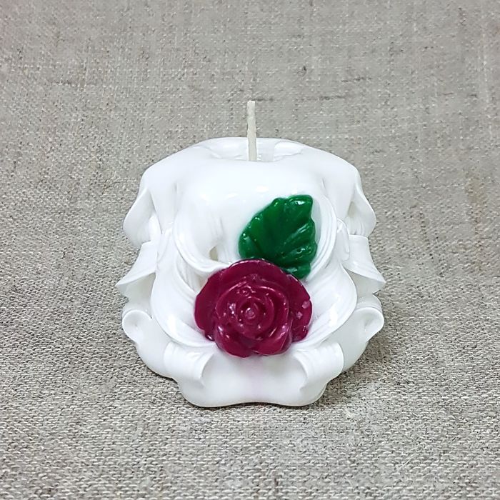 Свеча "Ручная работа" резная 5,5см "Мини" белая с малиновой розой