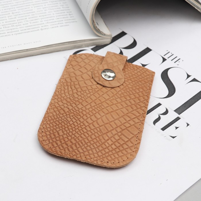 Ключница на кнопке, цвет светло-коричневый