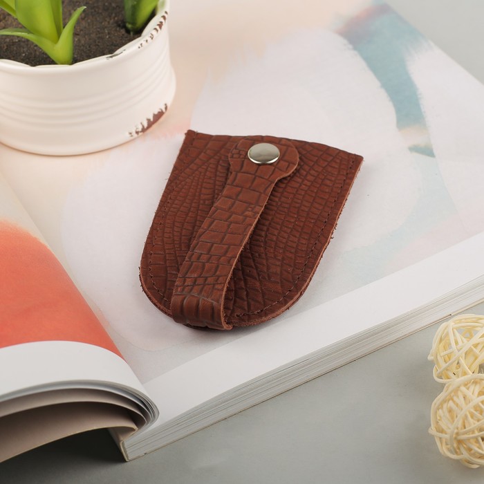 Ключница на кнопке, цвет тёмно-коричневый