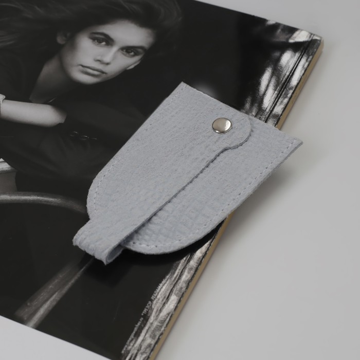 Ключница на кнопке, цвет белый